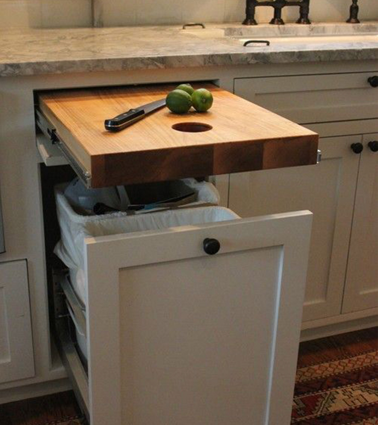 Çekmeceli Sürgülü Kesme Tahtası ve Çöp Kovası